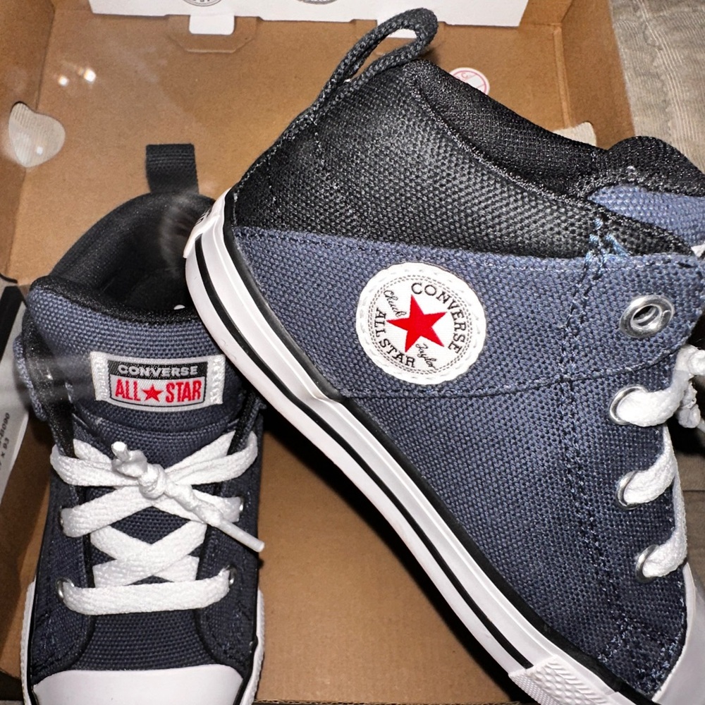 Converse CTAS Axel Mid size 9 infant